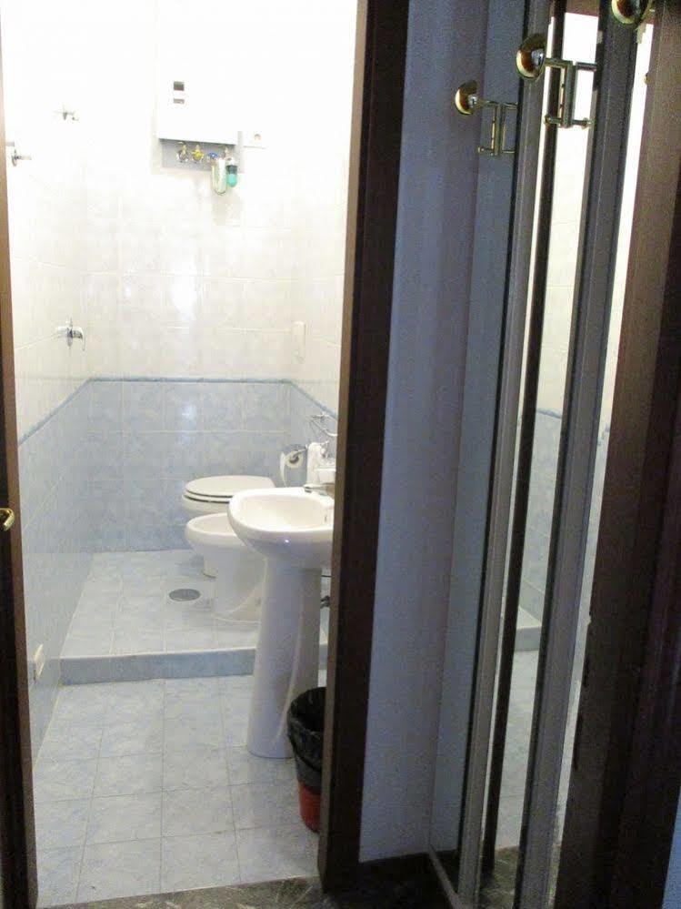 Maxim Rooms โรม ภายนอก รูปภาพ